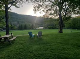 Sunset Over The Junction, Hotel in Roscoe