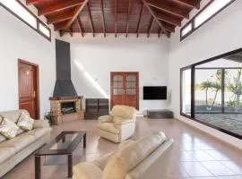 Villa Solerolo - Stunning Villa in Parque Holandés