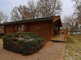 Holzhaus direkt am See, מלון בPriepert