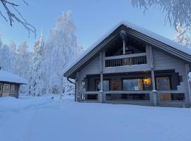 Pusikko - Cozy Lake Villa - Ice Swimming - Sauna - Fireplace - Barbeque Shed, Hotel in Kuusamo