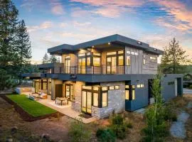 Truckee Woods - Mountain Views Fire Pit & Fireplace