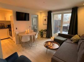 3-room apartment with free parking and terrace, hotel sa Aalborg