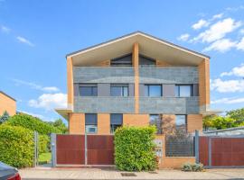 Gran chalet con amplio jardín próximo a Pamplona，Ollo的飯店