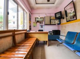 Hotel O K.s.lodge, hotelli kohteessa Tribhuvanam