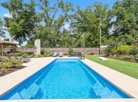 Resort Feel Home, Private Pool,Spa,Hammocks Beach,OWA,Wharf-15min, 5 Bedrooms, hotel di Foley