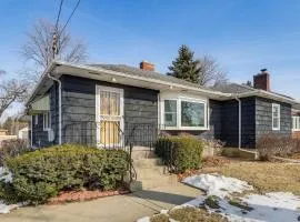 Spacious and Peaceful Suburban Home in Lansing!