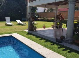 Azalea Paradise - Heated Pool & Garden: Cuernavaca'da bir otel