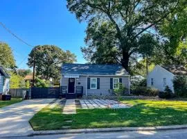 Cute cottage by UNCG