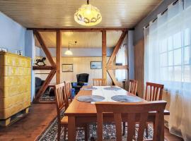 Holiday Home mit großem eingezäunten Garten by Interhome, hotell i Hohenbucko