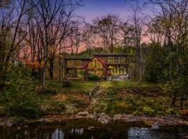 River Time Cabin - Riverfront, Hot Tub, Screen Porch, Fishing, Games, View, 3 King Beds