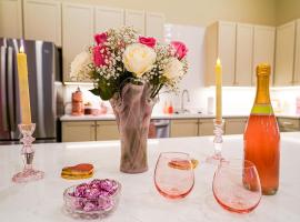 Rose Quartz Suite - NEW 2 bdrm 2 bath, hotel en Lawrence