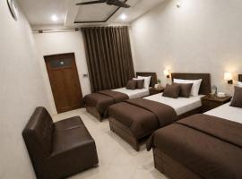 Al Huda Hotel, hotel sa Multan