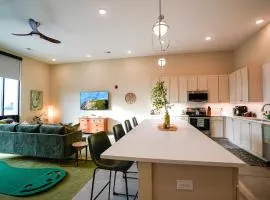 Peridot Suite - NEW 2bdrm 2bath Loft near Mass!