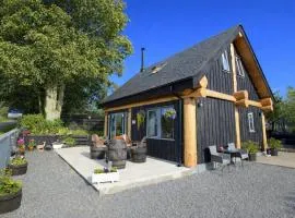 Rural Retreat Hot Tub Secure Garden Pub 5 min walk