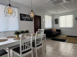 Fontana Sunset - Spacious 3BR Family Home, hotel en Carolina
