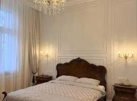 Crown Ultracentral - 1 Bedroom, Living & Full Kitchen, Center, near everything