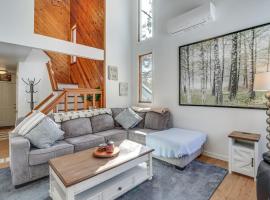 1 Mi to Big Boulder Mountain: Townhome w/ Grill, viešbutis mieste Leik Harmonis