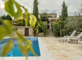 Holiday Home Wunderschön eingerichtete Villa mit Pool und Garten by Interhome