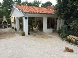 Holiday Home Gemütliches Ferienhaus in Pinezići mit großer Te by Interhome