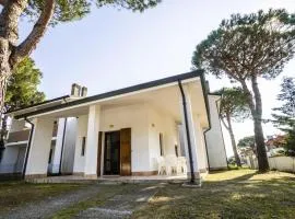 Holiday Home Eckhaus in Lido Di Volano- großer Innenhof- Grillplatz by Interhome