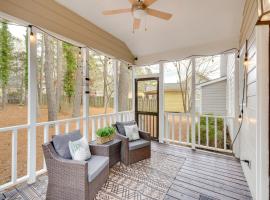 Petals and Pillows Getaway 1 Mi to Dtwn Wendell!, hotel v destinaci Wendell