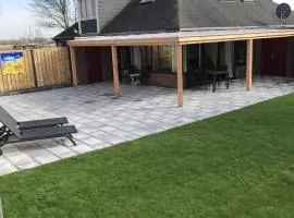 Holiday Home Schöne Ferienhaus in einem familienfreundlichen Ferienpark mit gemeinschaftlich by Interhome