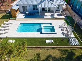 Tranquility & Nearby Beach Access: Private Oasis