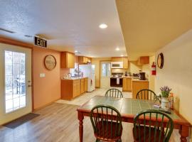 5 Mi to Terry Peak Slopes: Quiet Apt w/ Patio!, hotel di Lead