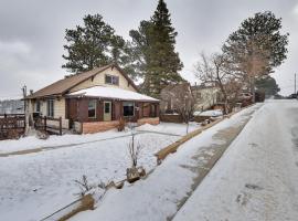 Mtn-View Home w/ Deck, 2 Mi to Mickelson Trail!, Hotel in Lead