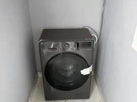 Fresh Corner Apt 7 min Away From Intl Airport MM1