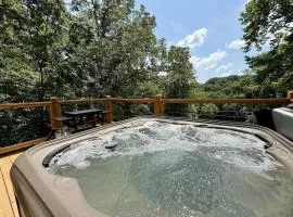 Stunning Lakefront Treehouse! Must book!