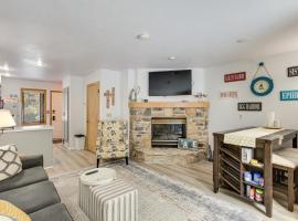 1 Mi to Dtwn Fish Creek! Charming Door County Stay, hotel en Fish Creek