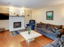 Bring the Family! Suburban Home with Yard in Omaha