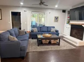 Full townhouse near Shem Creek & Downtown with Hot Tub