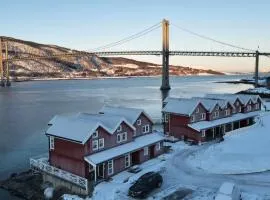 Sjøhus ved Tjeldsundet - House by the sea