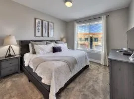 Entrada 417 - 3BR Luxury Townhome, Pool, Hot Tub, Garage