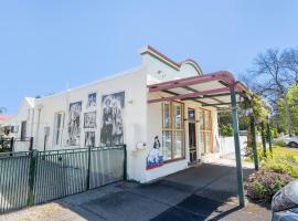 Home & Office Child & Pet friendly, hotel di Bendigo