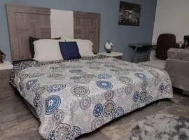 Acogedora recámara, con balcón y entrada independiente