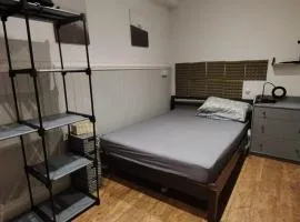ROOM RENT ONLY - 10 minutes from Westfield in Kensington - Shared kitchen and bathroom