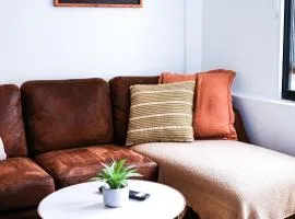 Top Floor - Secure Parking - Great Location - Quiet - City Ciew