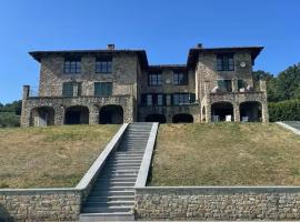 Three-Storey Retreat In Piedmont Wine Country, khách sạn ở Roccaverano