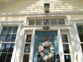 The Duck Pond Cottage, hotelli kohteessa Cape May