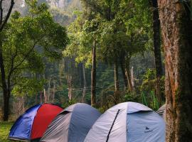 Green mountain resort, hotel u gradu Meppādi