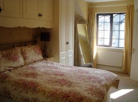 Lough Rynn Self Catering, מלון בMohill