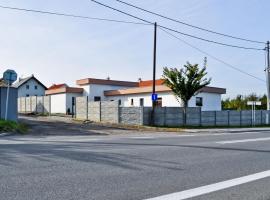 Mini Motel, hotel with parking in Budimír