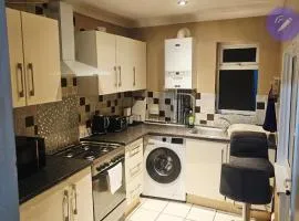 Stylist Guest Room -Stay in Dartford Central