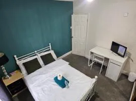 Stylist Guest Room -Stay in Dartford Central