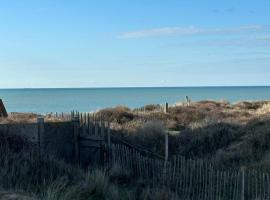 Maison 8-10 pers 50m de la mer Accès direct dunes Jardin 1200m clos, hôtel à Ambleteuse