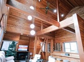 Rock Villa Karuizawa - Mountain View Forest Retreat Built on Rock, Hotel in Tsumagoi
