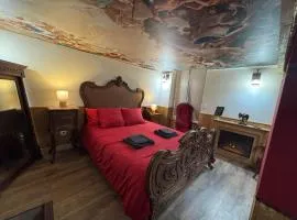 L'Alcôve Secrète Suite médiévale avec Spa